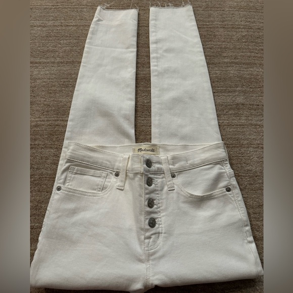 Madewell 9” Mid Rise White Jeans - Picture 4 of 9